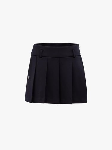 Fleece-lined Pleated Short Pants [Black] - FAIRLIAR GOLF - Modalova