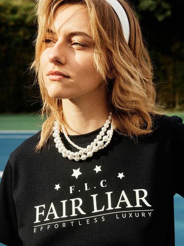 Star Cropped Relaxed Fit T-Shirt [BLACK] - FAIRLIAR CLUB - Modalova