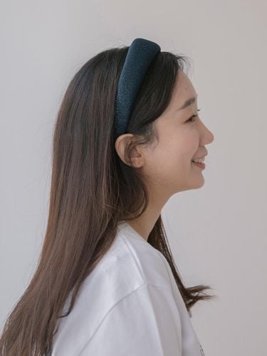 Shine Wide Handcrafted Hairband [Navy] - Primaute - Modalova