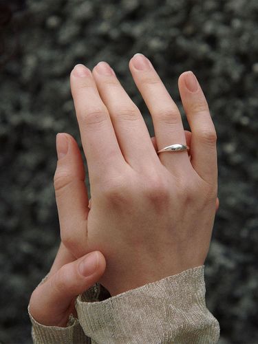 Silver Minimalist Convex Point Ring - verte - Modalova