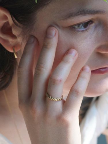 Delicate Gold-Plated Laurel Leaf Ring [Gold] - OVERGREY - Modalova