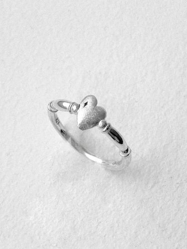 Sterling Silver Asymmetrical Heart Ring - OVERGREY - Modalova