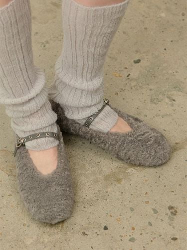 Fluffy Leather Mary-Jane Shoes [Grey] - cahaya - Modalova