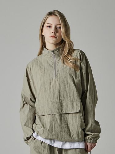 Nylon Stand Neck Half-Zip Lightweight Anorak - BSMT - Modalova