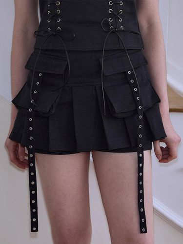 Two Pocket Eyelet Asymmetrical A-line Mini Skirt [Black] - Rosefrantz - Modalova