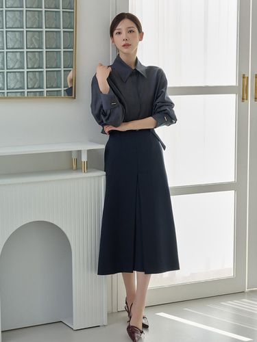 Gold Button Hidden Tencel Blouse [Navy] - GIEMAR - Modalova