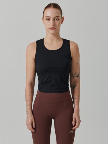 Groove Slim Crop Fit Sleeveless Inner Cap Tank [Black] (U4SLV3204BK) - UFCSPORT - Modalova