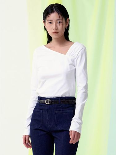 Unbalance Sleeve Shirred Slim Fit Top [Ivory] (KE5140M040) - kuho plus - Modalova