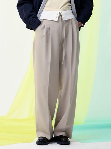 Belted TwoTuck Semi-Wide Pleated Pants [Beige] (KE5121M02A) - kuho plus - Modalova