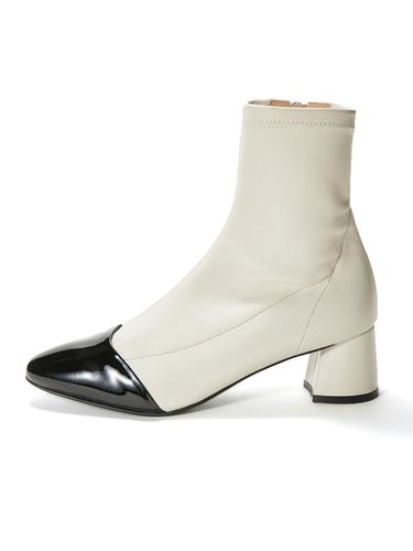 Round Toe Stretch Italian Leather Boots [Cream+Black] - BRIANA - Modalova