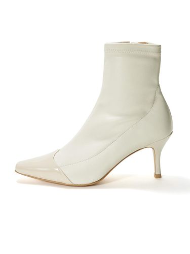 Mid-Calf Leather Span Boots [Cream] - BRIANA - Modalova