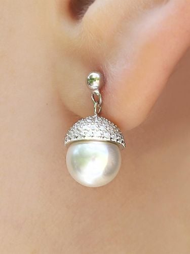 Silver Crystal Pearl Stud Earrings - dfarbe - Modalova