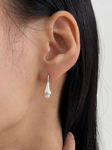 Sterling Pearl Mini Shell Earring - VINOOM - Modalova