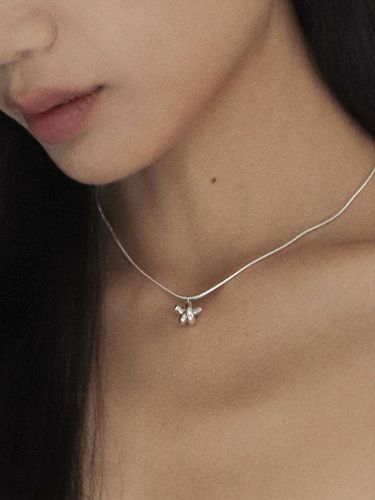 Sterling Silver Delicate Mini Knot Necklace - VINOOM - Modalova