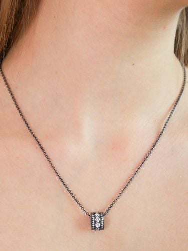 Natural Moissanite Curved Necklace [Black] - dfarbe - Modalova