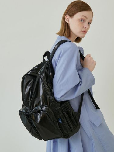 Multipocket Padded Glossy Backpack [Black] - ACOC - Modalova