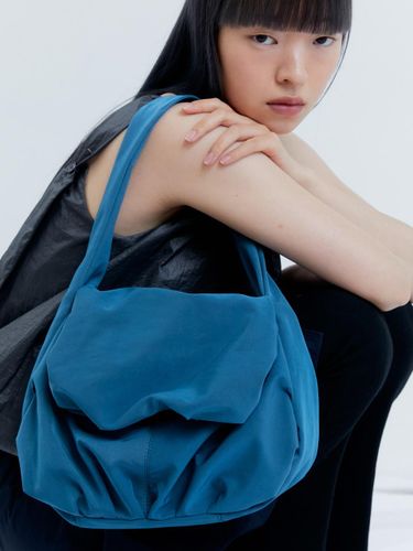 Pleated Lightweight Nylon Hobo Bag [Deep Blue] - ACOC - Modalova