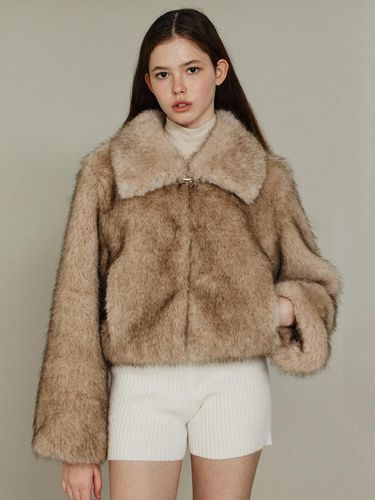 Big Collar Faux Fur Jacket Beige - ITOV SEOUL - Modalova