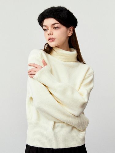 High Neck Chunky Turtleneck Pullover Sweater [Beige] - koolkitten - Modalova