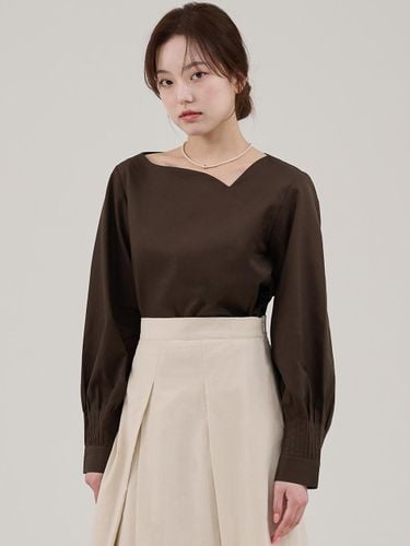 Pintuck Semi-Crop Blouse - HYEYEONG KIM - Modalova