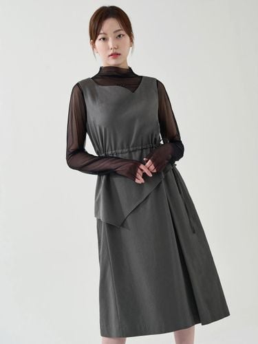 Peplum Sleeveless Midi Dress [Charcoal] - HYEYEONG KIM - Modalova