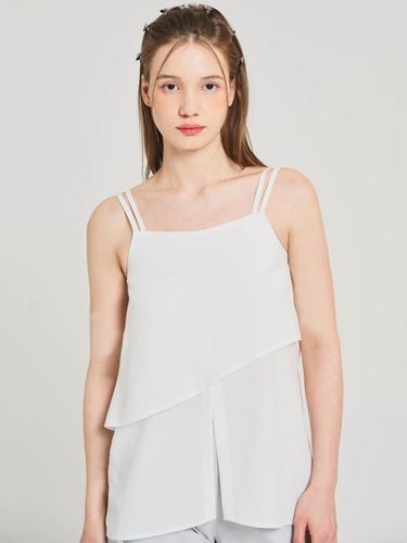 Buckle Round Neck Sleeveless Top [Beige] - HYEYEONG KIM - Modalova