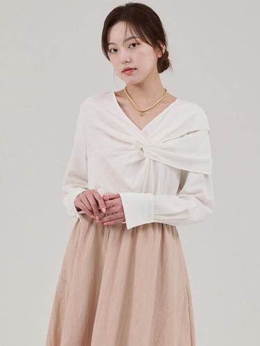 Tencel Interlaced Long Sleeve Blouse [Beige] - HYEYEONG KIM - Modalova