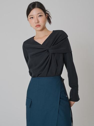 Tencel Interlaced Long Sleeved Blouse [Black] - HYEYEONG KIM - Modalova