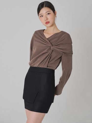 Tencel Interlaced Asymmetrical Long Sleeved Blouse [Brown] - HYEYEONG KIM - Modalova