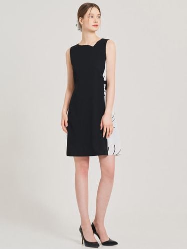 Satin Tent Sleeveless Midi Dress [Black] - HYEYEONG KIM - Modalova