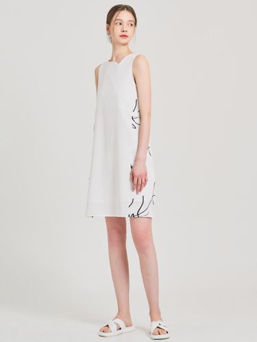 Satin Tent Sleeveless Midi Dress [Beige] - HYEYEONG KIM - Modalova