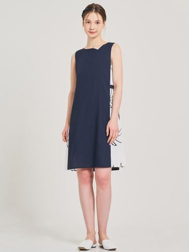 Satin Tent Sleeveless Midi Dress [Navy] - HYEYEONG KIM - Modalova