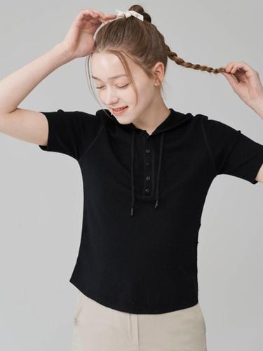 Wool Hooded Pintuck Short Sleeve Top [Black] - HYEYEONG KIM - Modalova