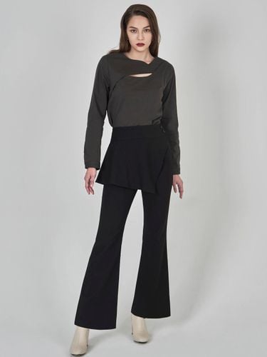 Peplum Bootcut Cotton-Rayon Trousers [Black] - HYEYEONG KIM - Modalova