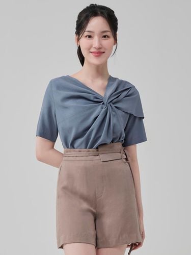 Silk Interlaced Short Sleeved Blouse [Cerulean] - HYEYEONG KIM - Modalova