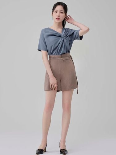 Tencel Double Waistband Slim Fit Shorts [Taupe] - HYEYEONG KIM - Modalova