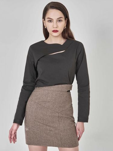 Cutout Cotton-Spandex Premium Blouse [Charcoal] - HYEYEONG KIM - Modalova