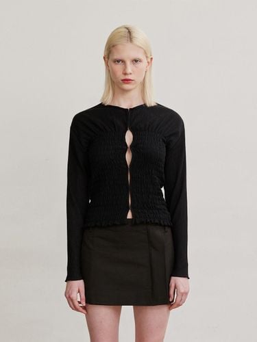 Smocking Wave Pleated Hook Blouse [Black] - AFTERHOURS - Modalova