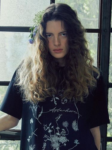 Hand-drawn Wildflower Cotton Oversized Top [Black] - AFTERHOURS - Modalova