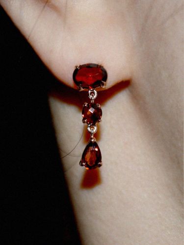 Garnet Rose Gold Earrings - martha in the garret - Modalova