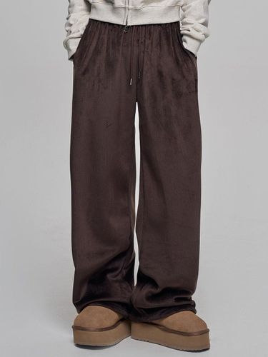 Corduroy Brushed Velour Fleece Pants [BROWN] - chicks - Modalova