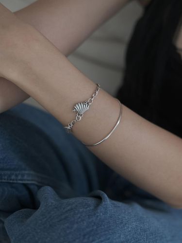 Sterling Silver Shell Piercing Bracelet - reinheart - Modalova