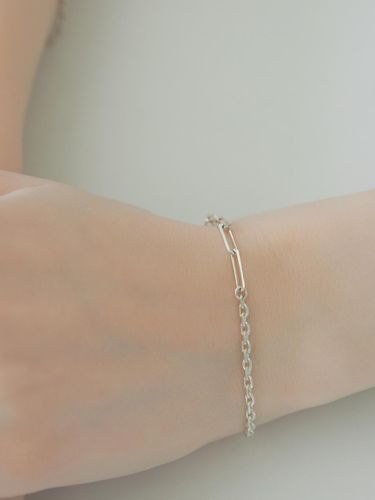 Sterling Delicate Bracelet - dmoment - Modalova