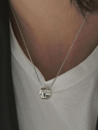 Triple Silver Cut-Out Cylindrical Pendant Necklace (HL3N49301W9450) - hyeres-lor - Modalova