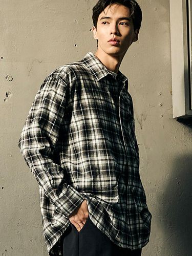 Semi-oversized Plaid Flannel Shirt [Black] - WHOLOVESART - Modalova