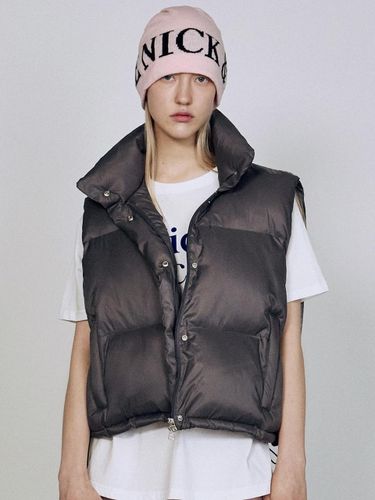 Signature Padded High-neck Vest [Charcoal] - NICK&NICOLE - Modalova