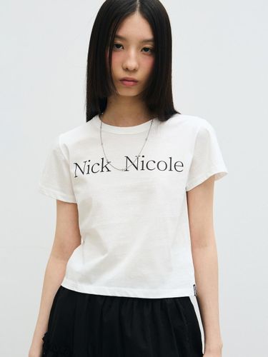 Signature Cotton Minimalist Crop Top [Beige] - NICK&NICOLE - Modalova