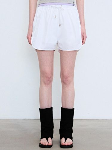 Minimal Stripe Elastic Waist Shorts [Beige] - NICK&NICOLE - Modalova