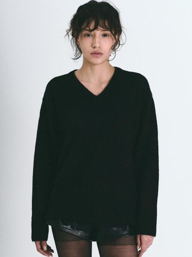 Classical Soft V-neck Relaxed Sweater [Black] - NICK&NICOLE - Modalova