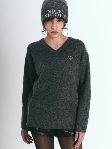 Classical Soft V-neck Loose Fit Sweater [Charcoal] - NICK&NICOLE - Modalova